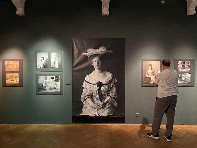 Karel Chotek - fotograf s modrou krví: fotografie z výstavy v Muzeu města Ústí nad Labem, září 2023