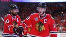 Patrick Sharp a Jonathan Toews v NHL 2015