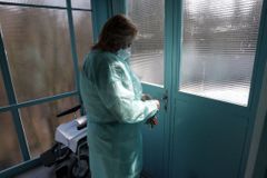 Lékaři v Izraeli hromadně odešli z klinik. Kvůli platům