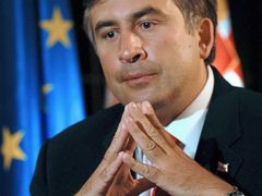 Saakašvilimu drží palce NATO, EU i USA. Jak na Abcházii a Osetii, mu ale nikdo neporadil.