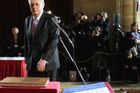 8. března 2013: Miloš Zeman skládá prezidentský slib. Prohlašuje, že chce být prezidentem "všech občanů", bojovat proti "ostrůvkům negativní deviace" a chce uklidnit a stabilizovat politickou scénu.