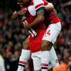 Arsenal vs. Coventry, anglický ligový pohár - André Santos a Theo Walcott