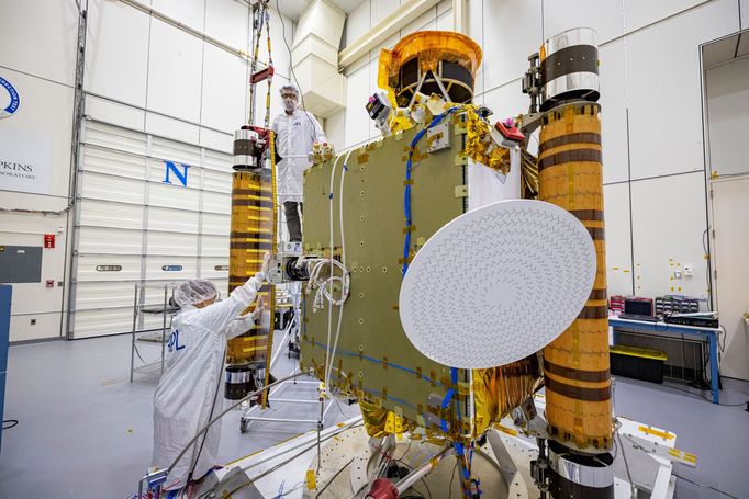 Vesmírná loď DART se připravuje na start. NASA se s ní pokusí odklonit asteroid.