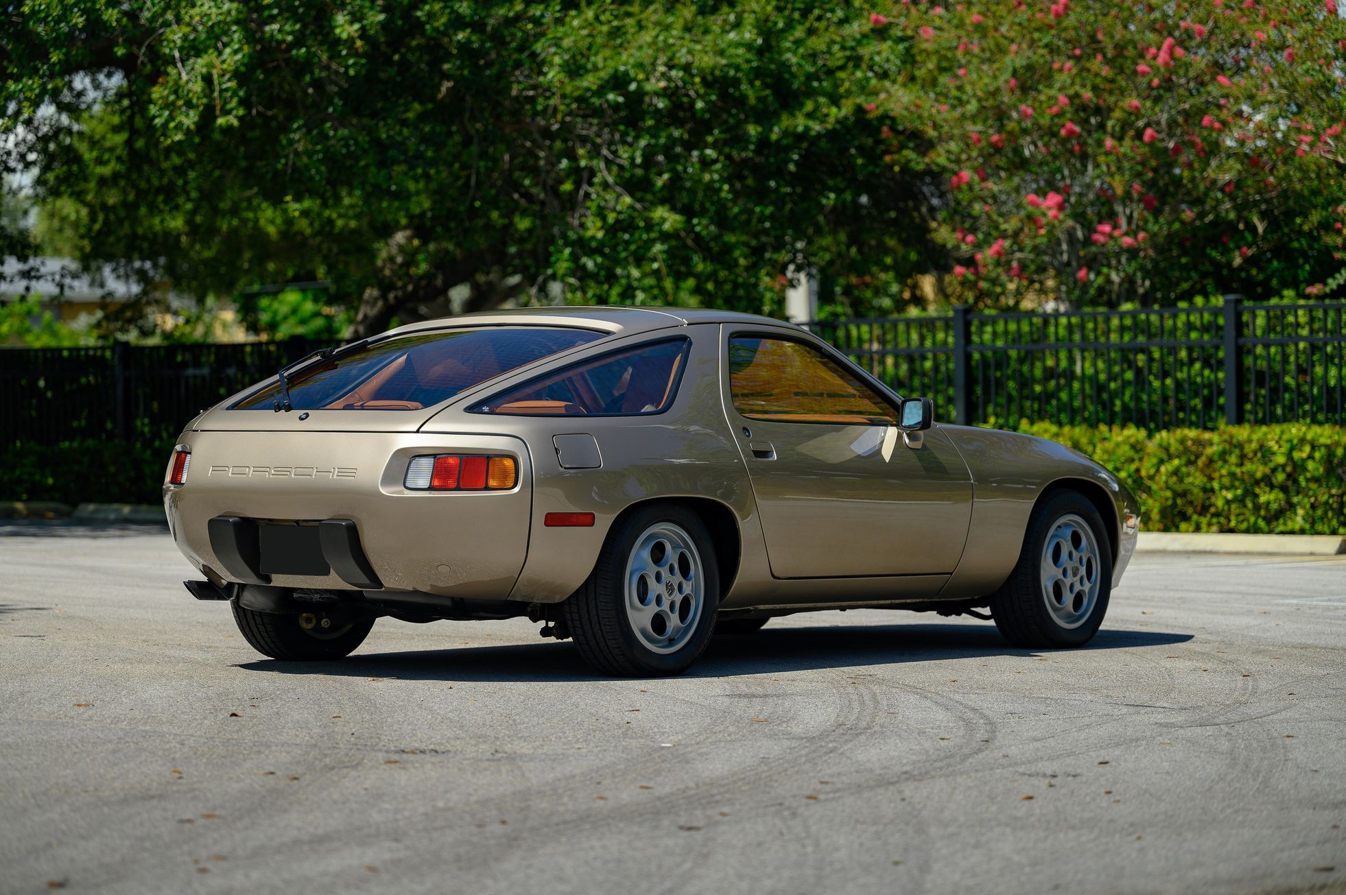 Porsche 928