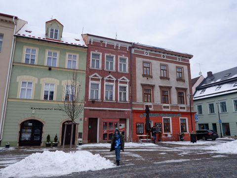 Hyzdí centrum, přespávají tam bezdomovci. Česká Kamenice táhne proti zanedbaným domům