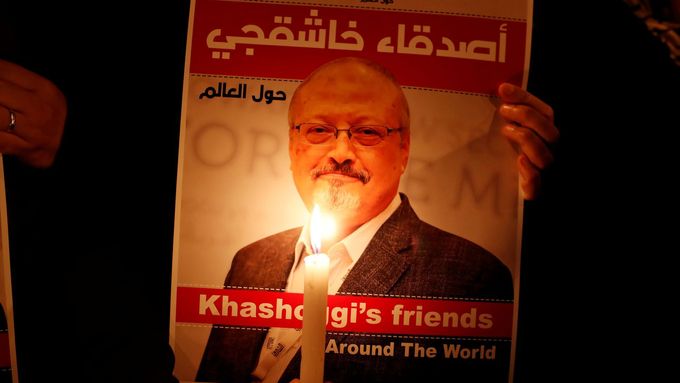 Zavražděný saúdskoarabský novinář Džamál Chášukdží na plakátu.