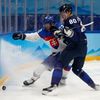 Martin Marinčin a Saku Mäenalanen v semifinále Slovensko - Finsko na ZOH 2022 v Pekingu