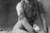 Mata Hari na snímku pořízeném pravděpodobně v roce 1906.