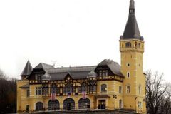 První podezřelý primátor. Staví luxusní hotel