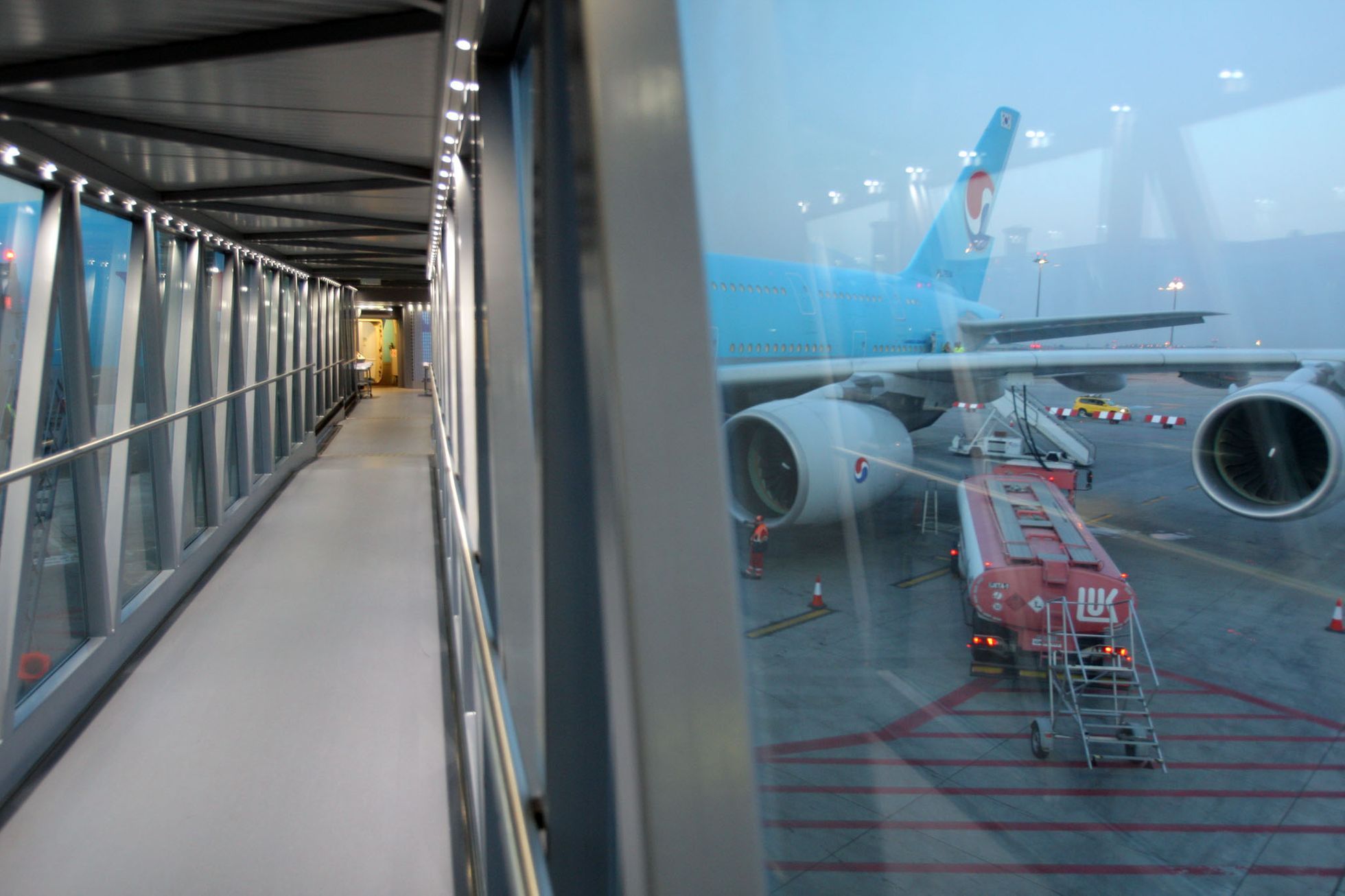 Airbas 380 přistál v Praze
