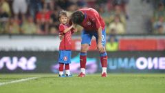 Tomáš Rosický se synem na své rozlučce v Praze 9. 6. 2018