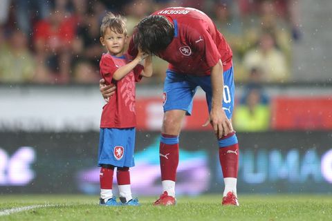 Tomáš Rosický se synem na své rozlučce v Praze 9. 6. 2018
