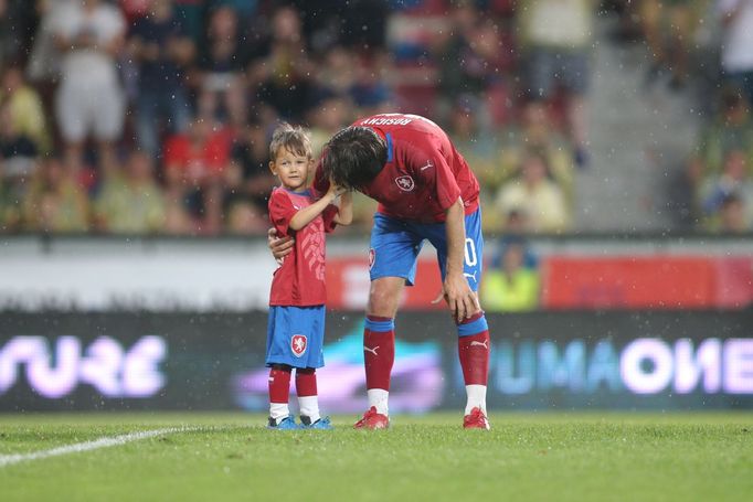 Tomáš Rosický se synem na své rozlučce v Praze 9. 6. 2018