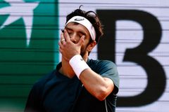 Paříž zná senzačního semifinalistu. Musetti postoupil, i když trefil míčkem rozhodčí