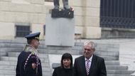 Miloš Zeman s manželkou Ivanou při příjezdu na prezidentskou inauguraci.