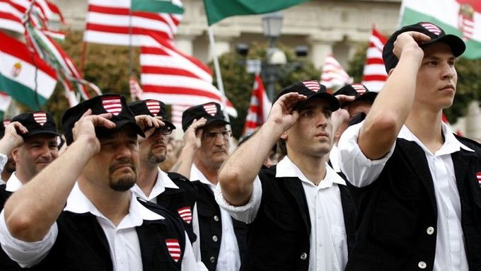 Jobbik založila polovojenskou Maďarskou gardu