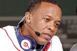 3. Dr. Dre – Dalším, kdo těžil z prodeje společnosti se sluchátky Beats, byl průkopník gangsta rapu Dr. Dre, který vlastnil 25 procent akcií. Jeho roční příjem zvýšil prodej firmy v přepočtu na 12 miliard korun.