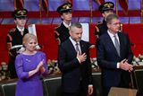 Slovensko žije v těžké době, kdy se bortí dlouhodobé jistoty, pryč je jistota míru, řekl nový slovenský prezident Peter Pellegrini v prvním projevu po své inauguraci.