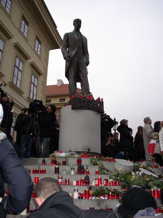 Socha Tomáše Garrigua Masaryka na Pražském hradě.