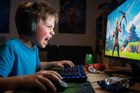 Z offline pohody do online agrese. Psycholog popisuje, jak hrubne komunikace dětí