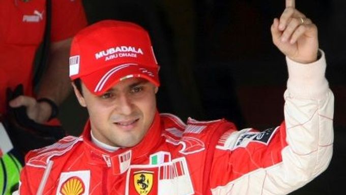Felipe Massa v kvalifikaci ostatní piloty zcela deklasoval.