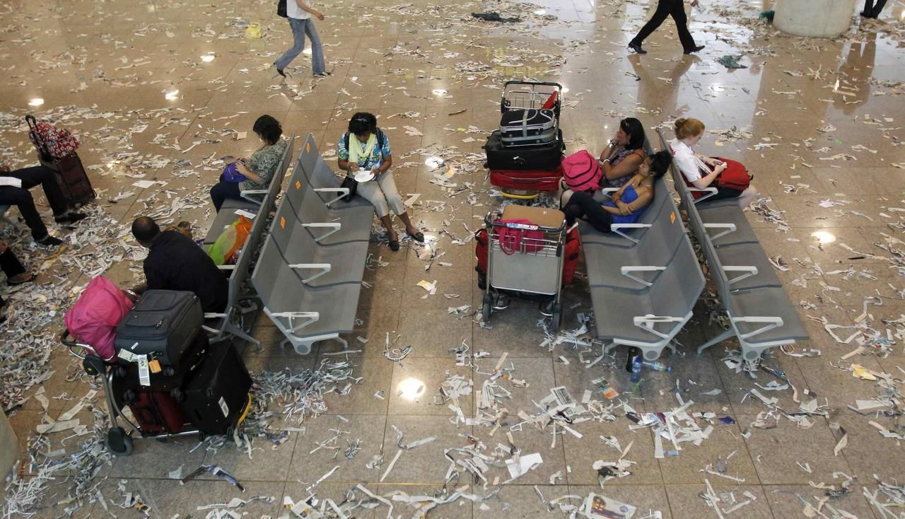 Obrazem: Protestující uklízeči pokryli barcelonské letiště odpadky