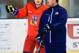 ... "Hlavním účelem kempu je vidět mladé hráče v akci," zdůvodnil asistent trenéra Jaroslav Špaček výběr mladých hokejistů. "V létě jsme sledovali různé kluky, kterým jsme teď dali šanci," dodal.