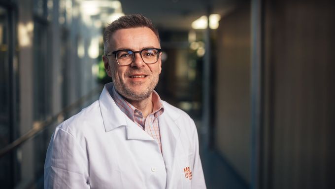 Marek Svoboda se ve své klinické praxi specializuje zejména na nádory prsu, tlustého střeva a konečníku, na onkologickou genetiku a prevenci.