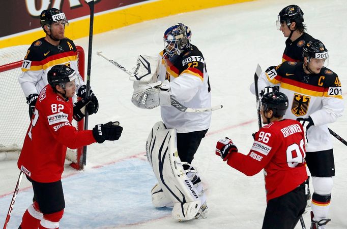 Switzerland's Damien Brunner (R) celebrates his goal with team mate Simon Moser (L) as Germany's goalie Rob Zepp (C) reacts during their men's ice hockey World Championsh