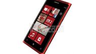 Nokia Lumia 900 - pravá, nebo falešná? Mnoho spekulací vyvolal renderovaný snímek telefonu Nokia Lumia 900, který se objevil na stránkách webového serveru wmpoweruser.com. Ačkoliv pravost vyobrazené Nokie není potvrzena, lze se domnívat, že takto bude Lumia 900  skutečně vypadat. Z technických parametrů se předpovídá následující. Displej o uhlopříčce 4,3 palce při rozlišení 800 x 480 pixelů. Rozlišení fotoaparátu s optikou Carl Zeiss 8 MPx. Procesor by měl běžet na frekvenci 1,4 GHz. Oficiálně by mohl být telefon odhalen na lednové výstavě CES.