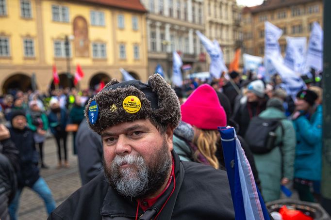 Protest studentů a odborů proti opatřením vlády Petra Fialy.