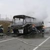 Požár autobusu na D11