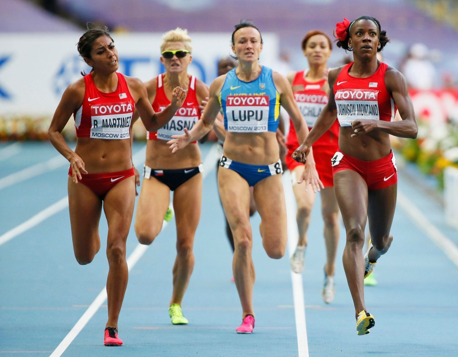 MS v atletice 2013, 800 m žen - semifinále: Brenda Martinezová, Lenka Masná,  Nataliia Lupuová, Halima Hachlafová a Alysia Johnson Montanová