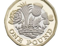 Nová libra. Podobu nové mince vymyslel patnáctiletý David Pearce.