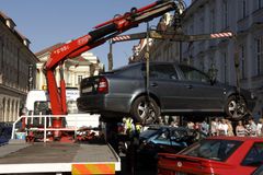 Zbohatl na odtazích aut v Praze, má obstavený majetek