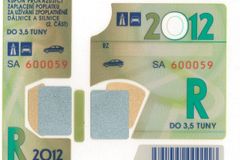 Papírové dálniční známky skončí, zvažuje ministerstvo