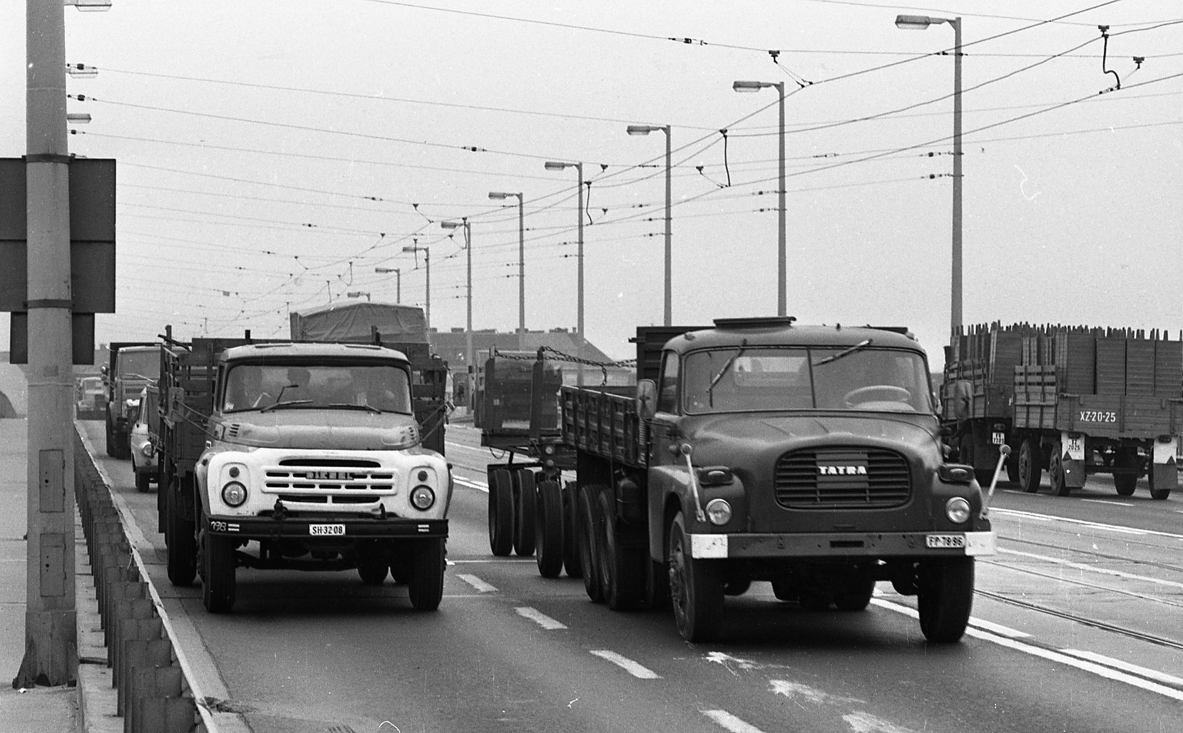 Tatra 148