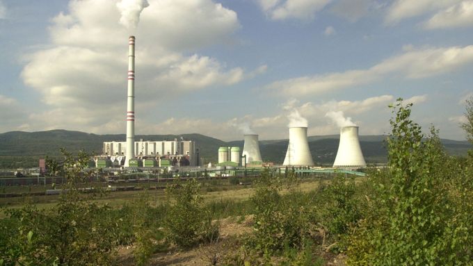 Uhelná elektrárna Prunéřov na snímku z roku 2002