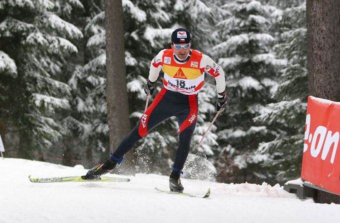 Jiří Magal startoval na trať patnáctikilometrového závodu jako první z Čechů a nakonec doběhl devatenáctý, druhý nejlepší z českého týmu.