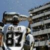 Sidney Crosby ukazuje Stanley Cup