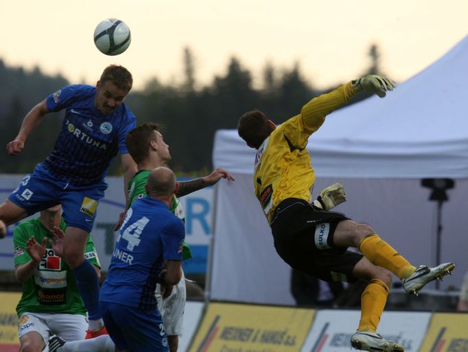 Hlavičkový pokus Šurala v utkání Jablonec - Liberec