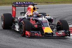 Stáj F1 Red Bull bude i nadále jezdit s motory Renault