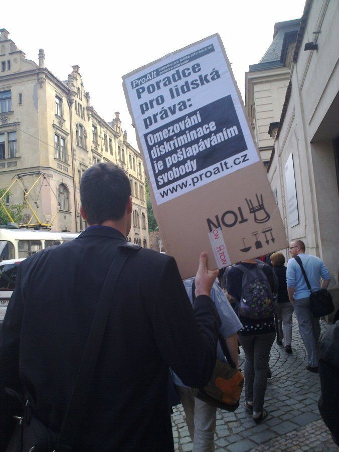 Demonstrace proti Romanu Jochovi