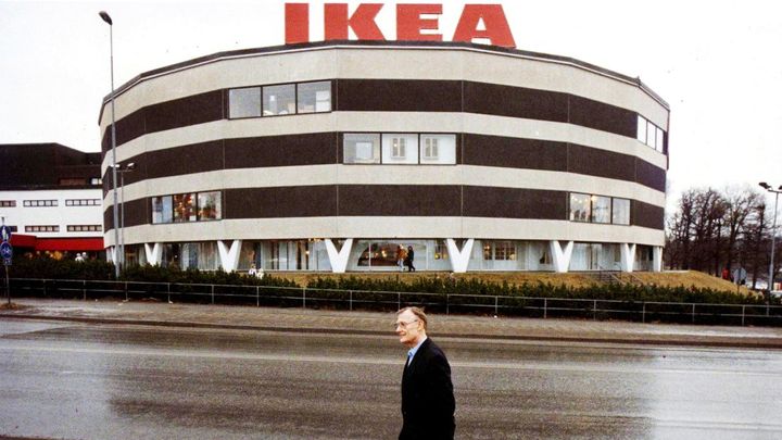 Zavrhl "hnědou" minulost a vybudoval světové impérium. Jak Ikea ovládla říši bydlení