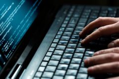 V Česku hrozí kyberšpionáže a kyberútoky, varuje úřad. Spojuje to s děním na Ukrajině