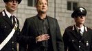 Tom Hanks jako Robert Langdon ve filmu Andělé a démoni.