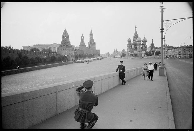 Střední a východní Evropa 50. a 60. let na fotkách amerických fotografů