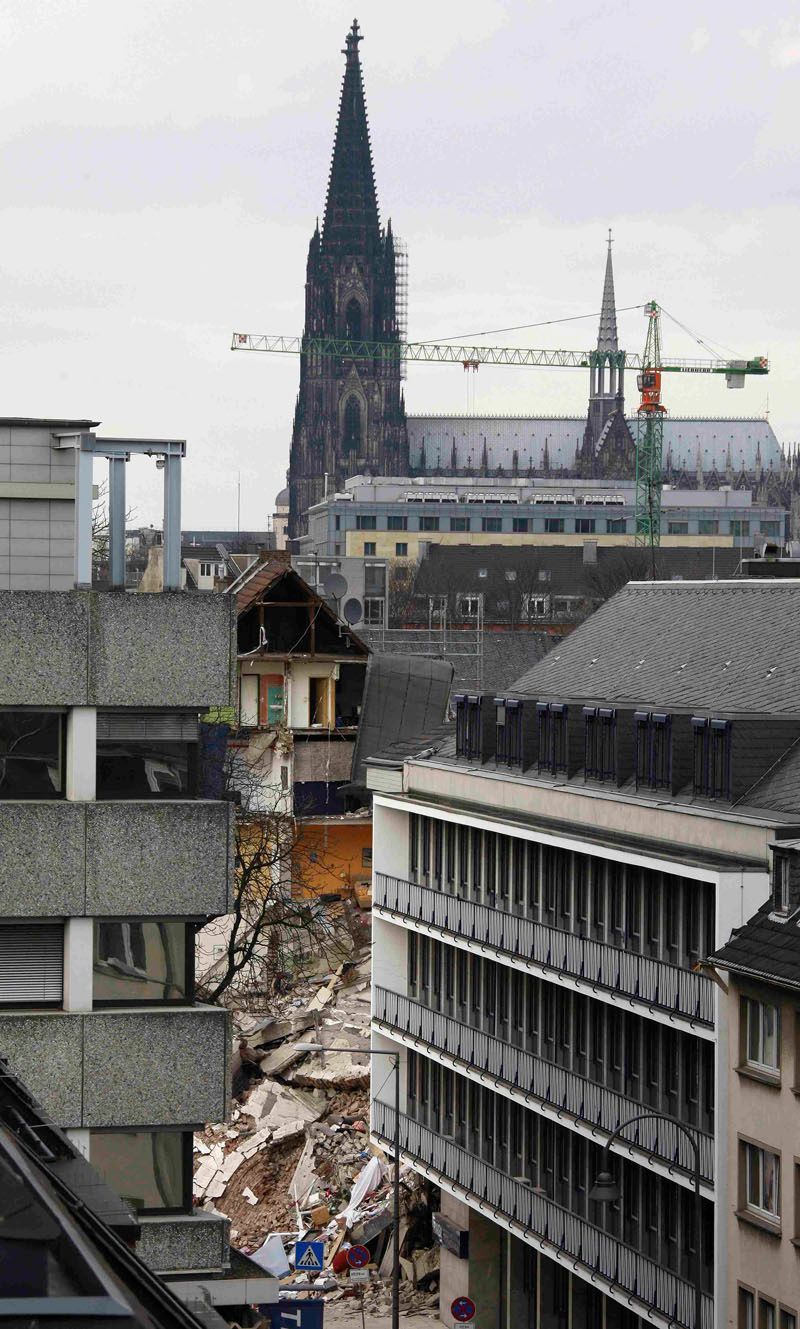 Budova městského archivu v Kolíně nad Rýnem se zřítila