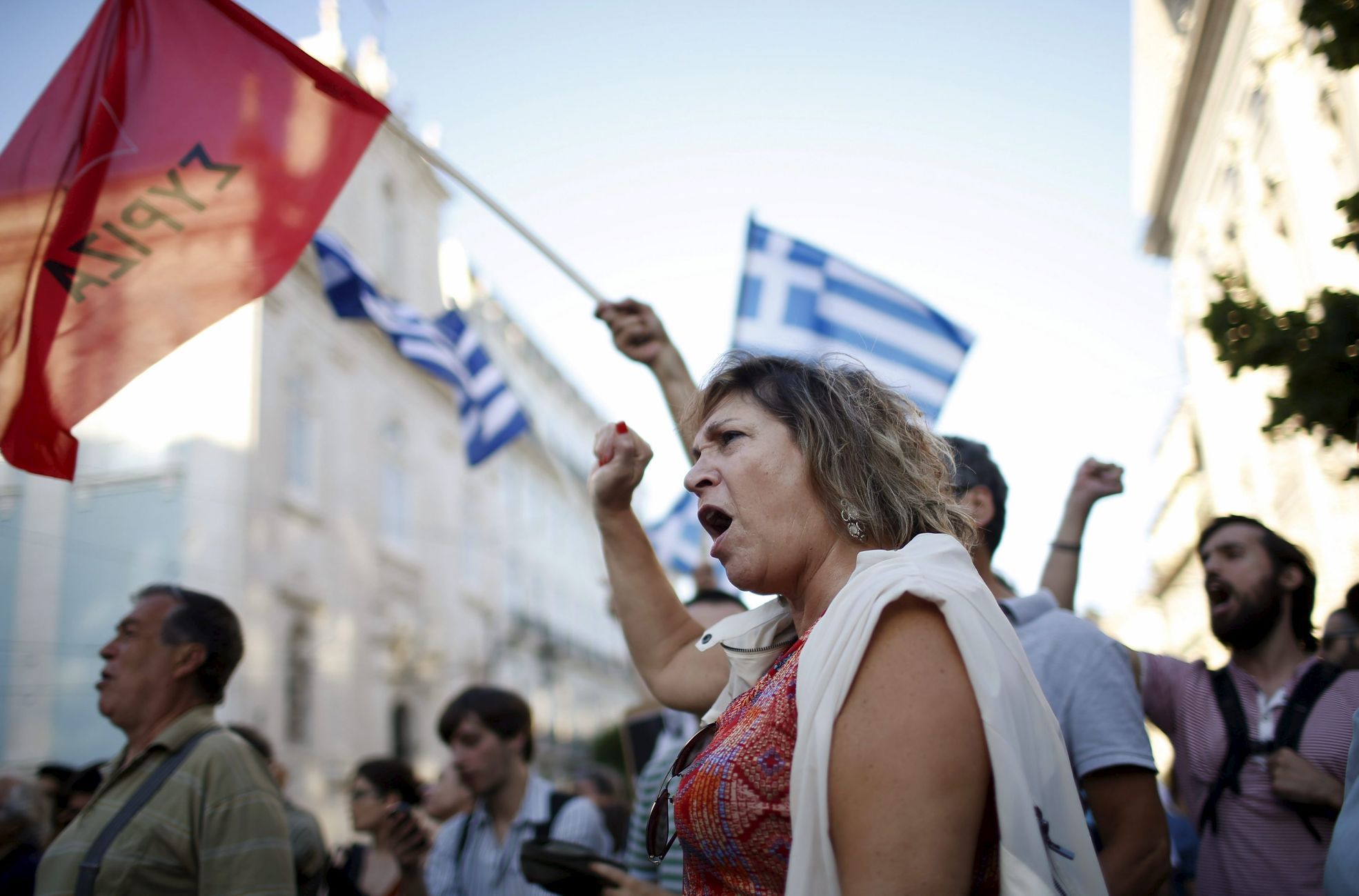 Řekové se bouří proti vládnímu vyjednávání o úsporných opatřeních s Evropskou unií
