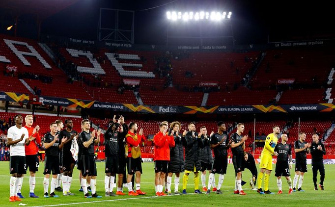 fotbal, Evropská liga 2018/2019, FC Sevilla - Slavia Praha, děkovačky s fanoušky po zápase